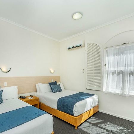 Ramada By Wyndham, Hamilton City Center المظهر الخارجي الصورة