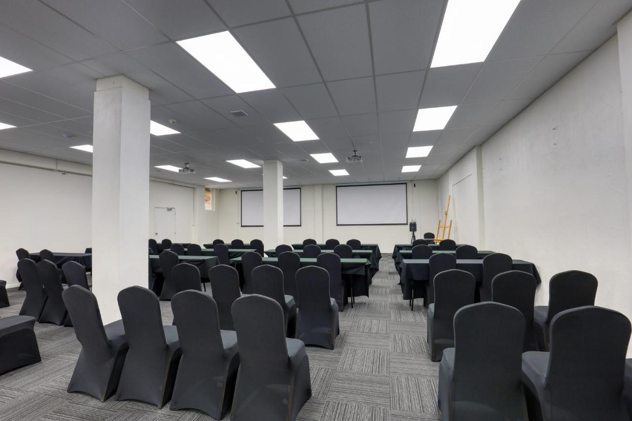 Ramada By Wyndham, Hamilton City Center المظهر الخارجي الصورة
