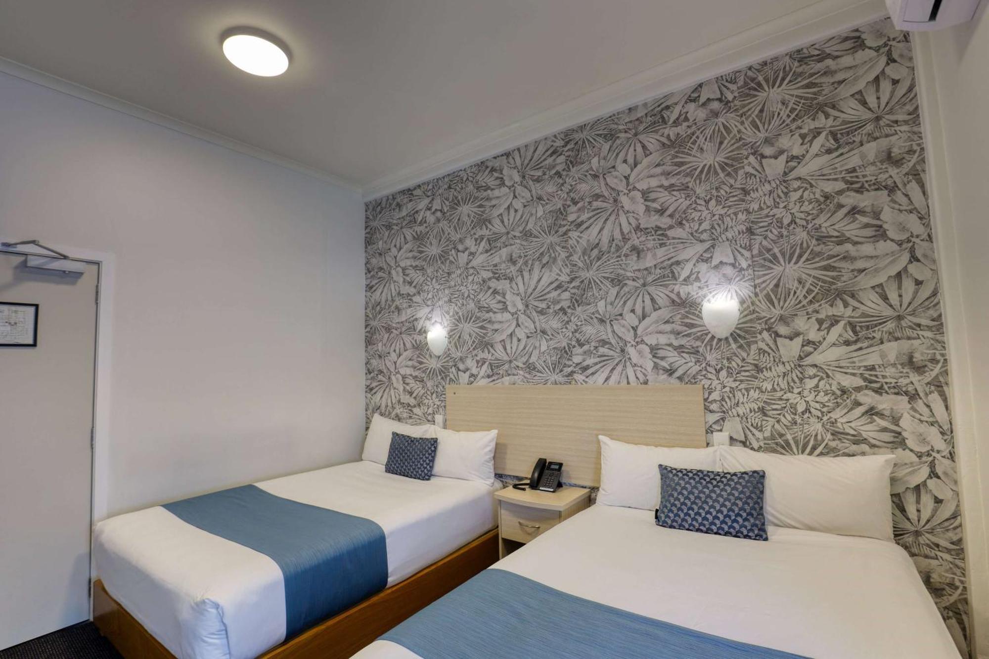 Ramada By Wyndham, Hamilton City Center المظهر الخارجي الصورة