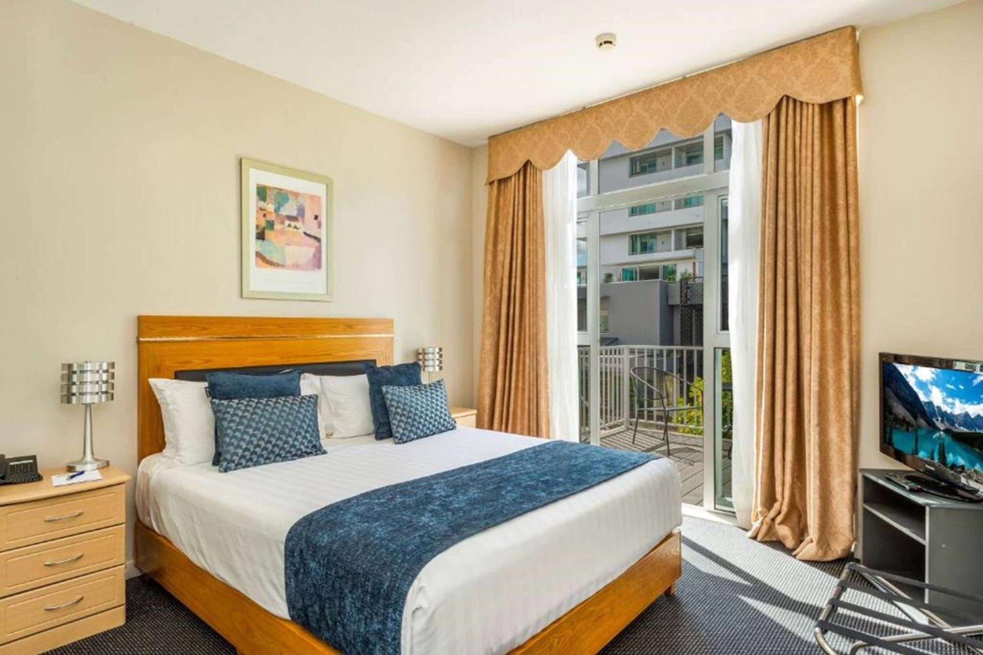 Ramada By Wyndham, Hamilton City Center المظهر الخارجي الصورة