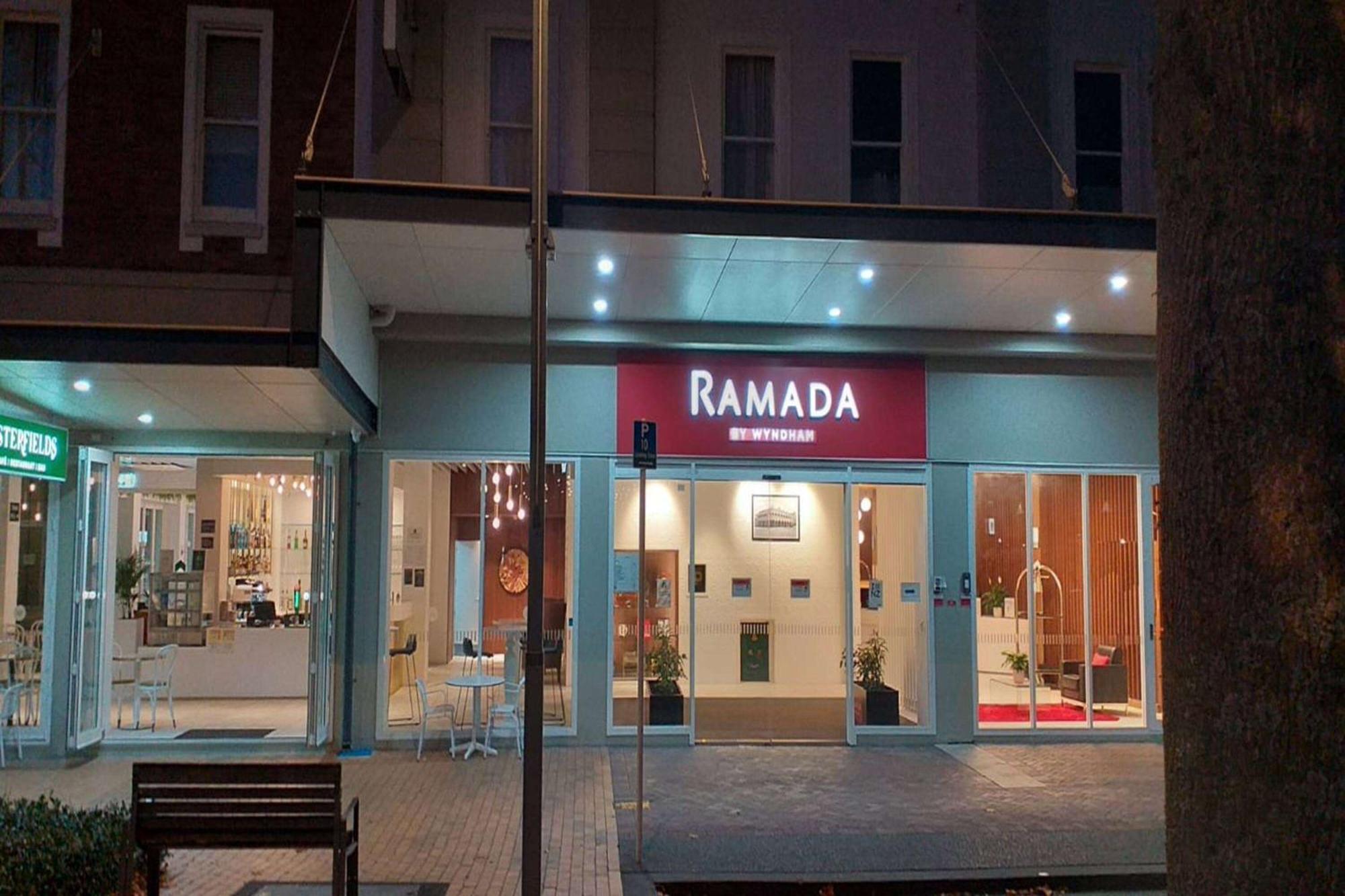 Ramada By Wyndham, Hamilton City Center المظهر الخارجي الصورة