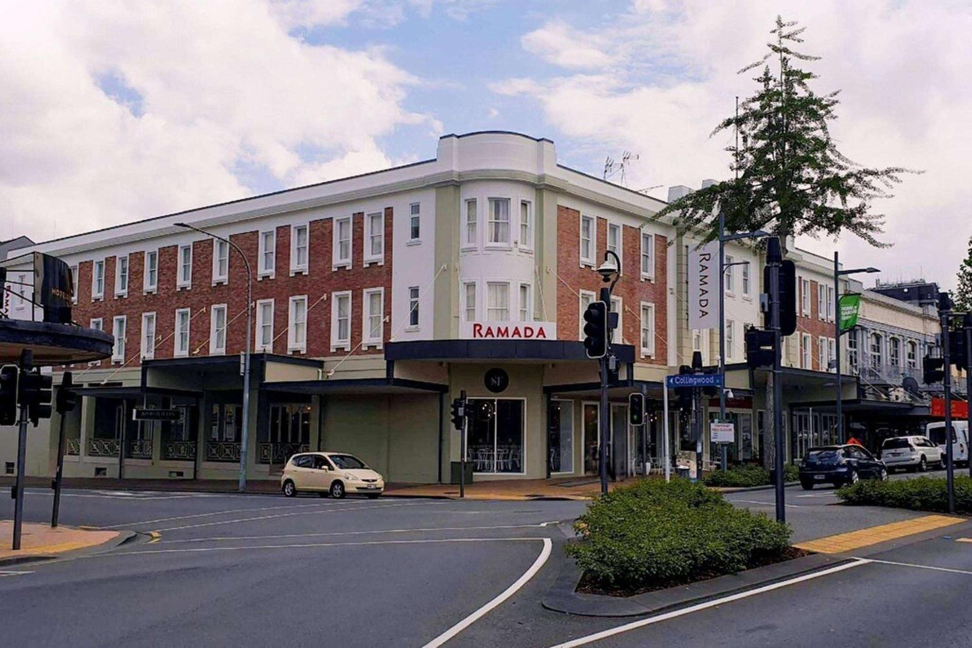 Ramada By Wyndham, Hamilton City Center المظهر الخارجي الصورة
