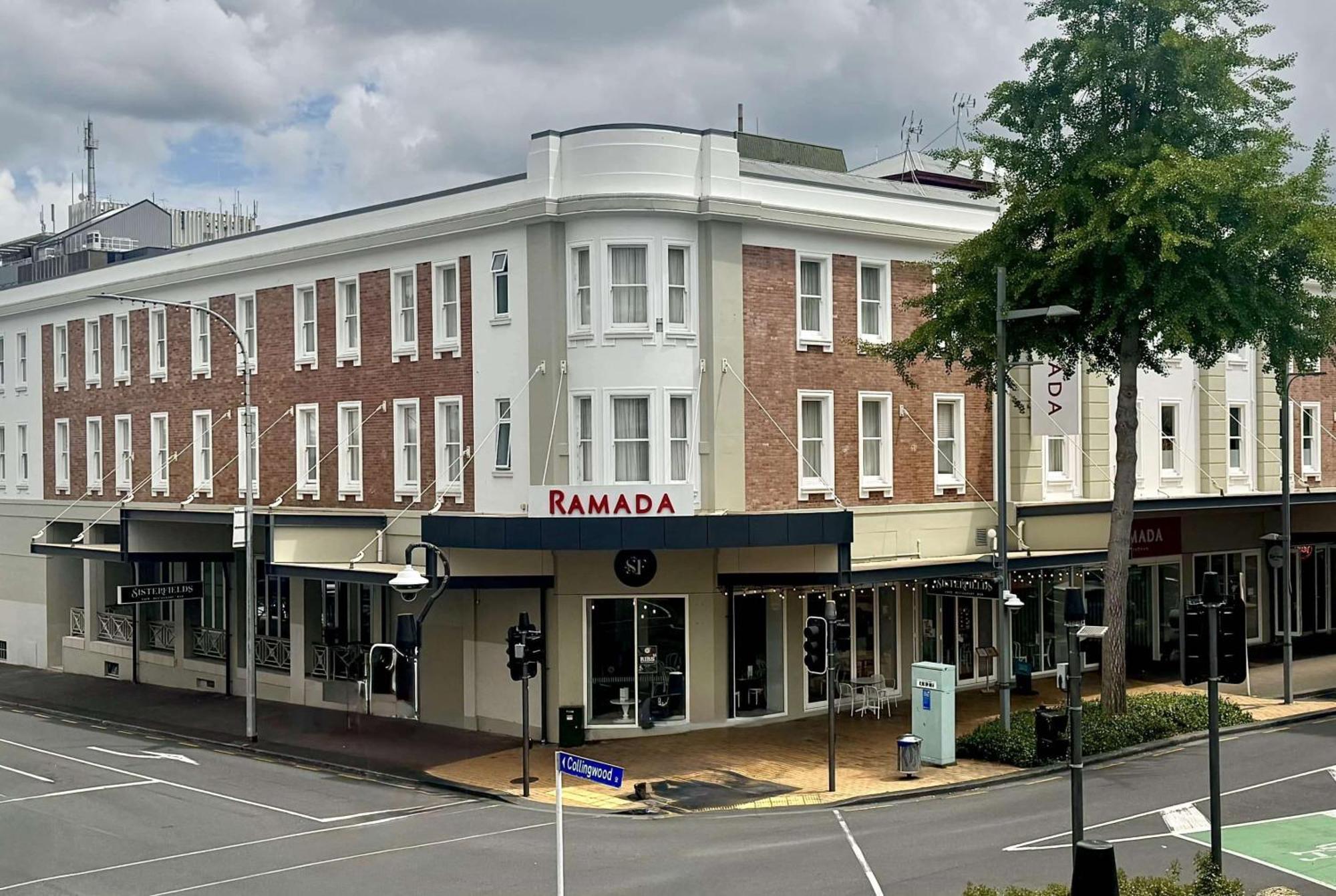 Ramada By Wyndham, Hamilton City Center المظهر الخارجي الصورة